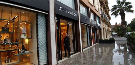 louis vuitton uova vetrina|Maxi furto da Louis Vuitton, ladri sfondano la vetrina .